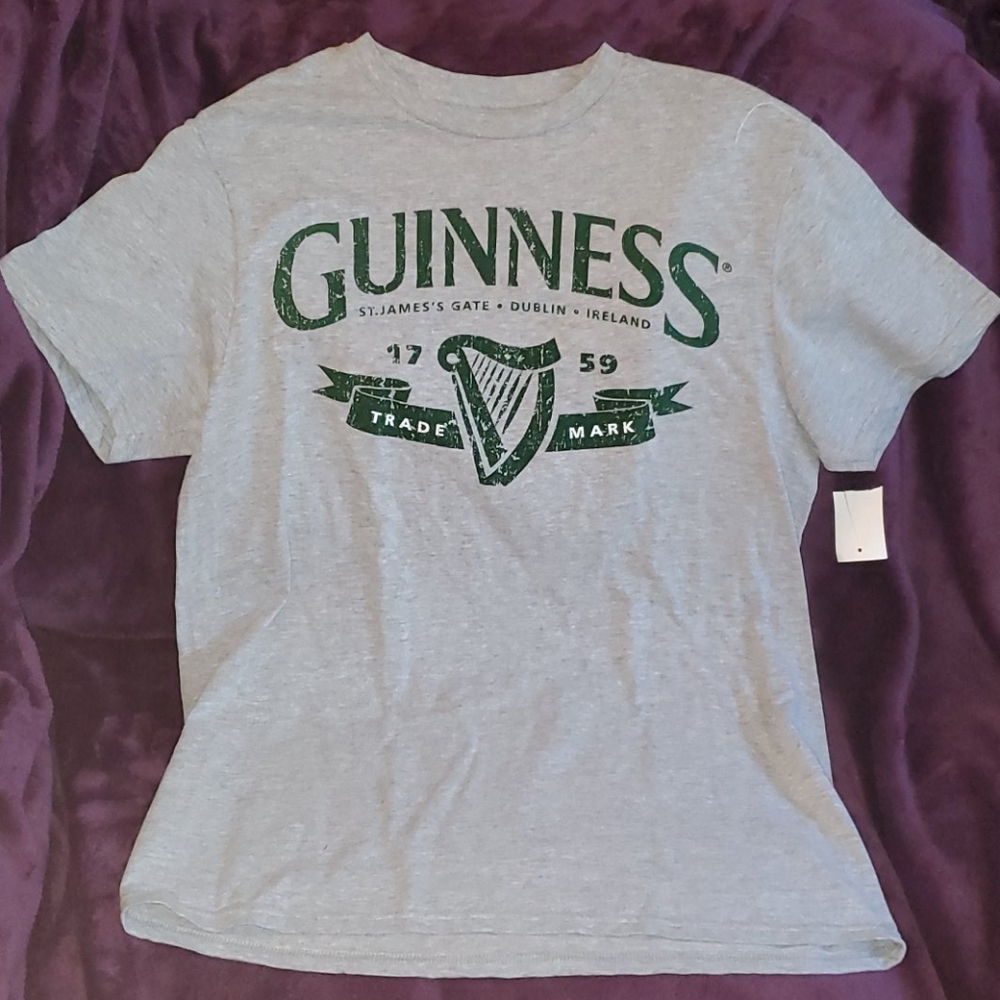 Unisex guineas shirt nwt